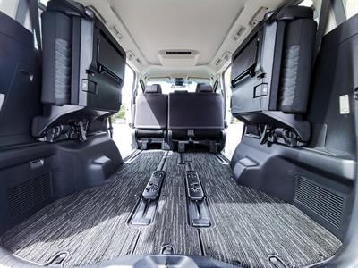 2022 Toyota Alphard - Thumbnail