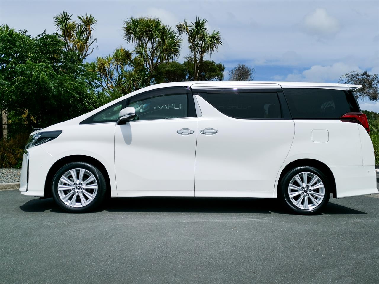 2022 Toyota Alphard