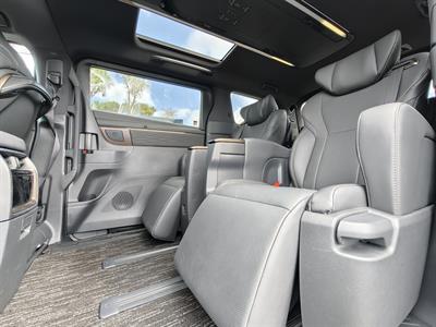 2025 Toyota Alphard - Thumbnail