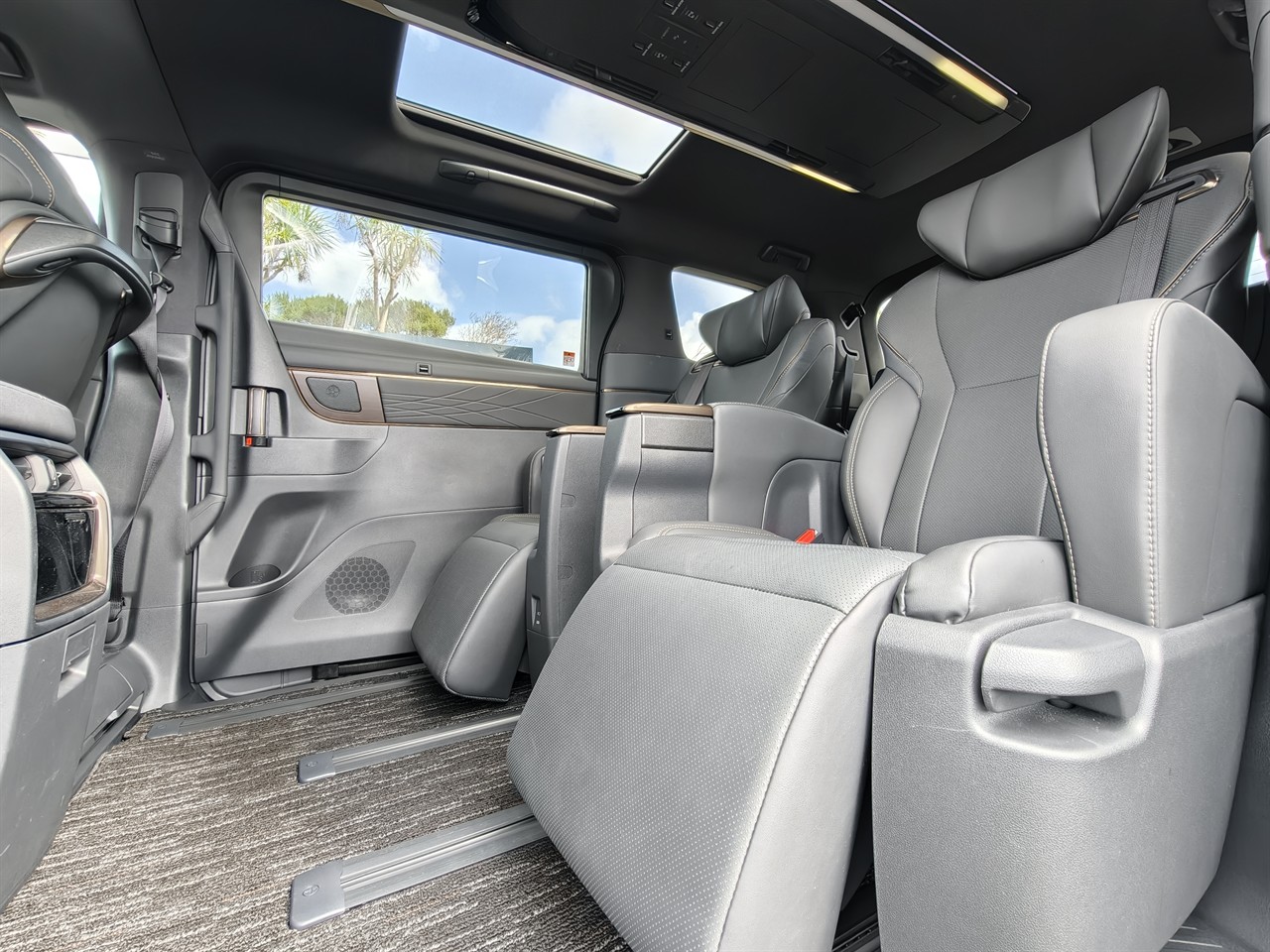 2025 Toyota Alphard
