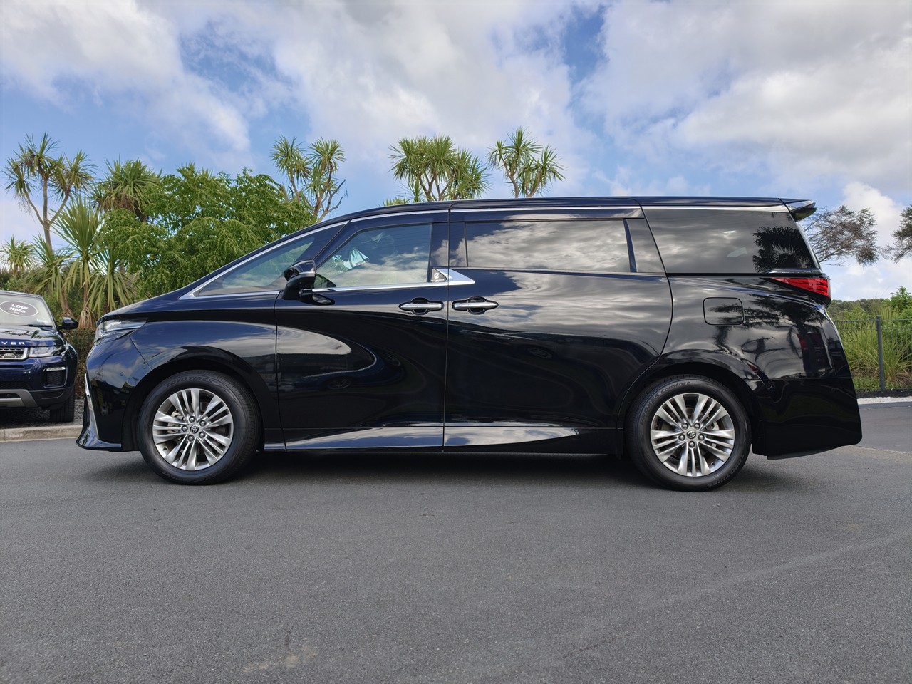 2025 Toyota Alphard