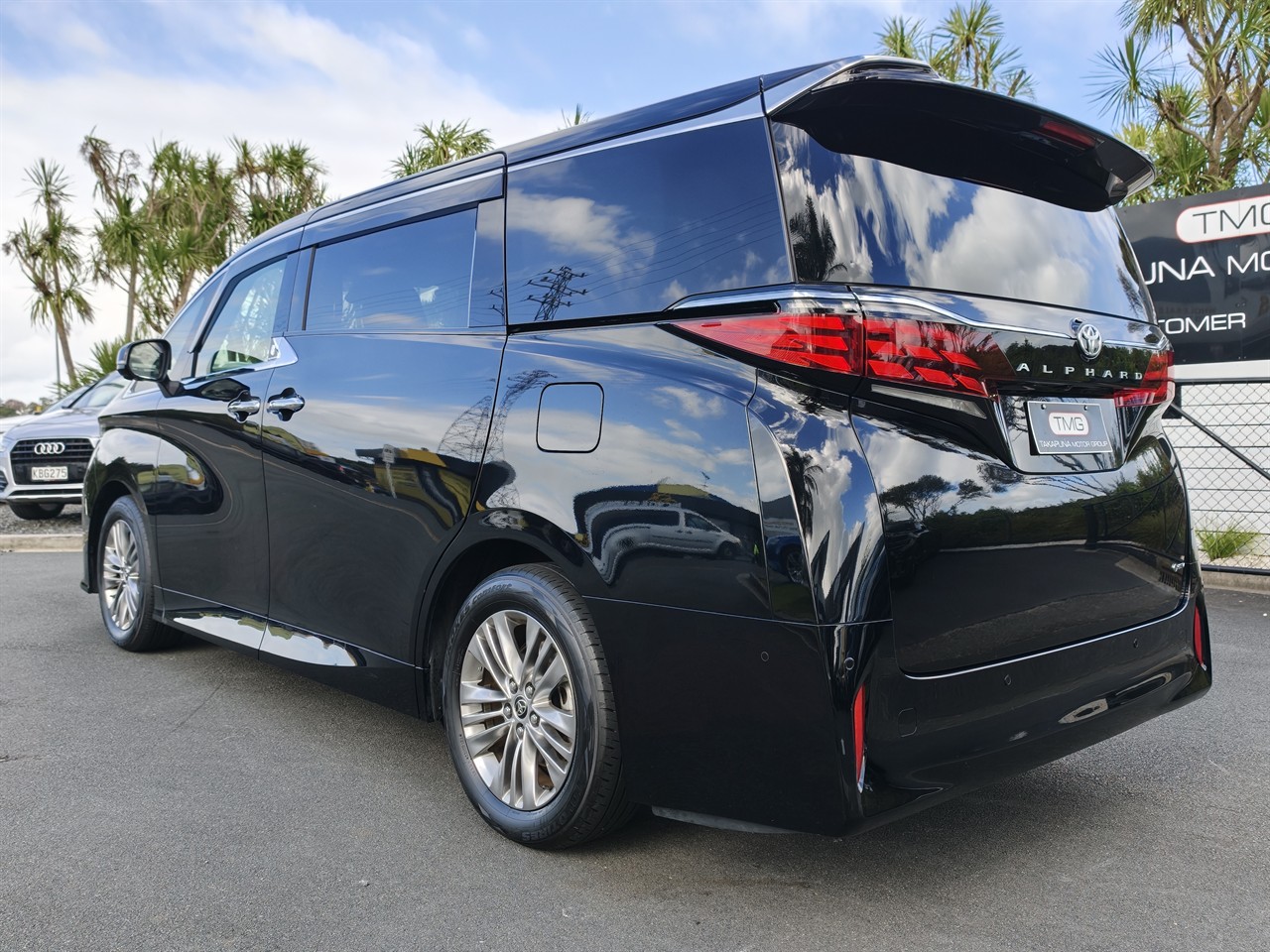2025 Toyota Alphard