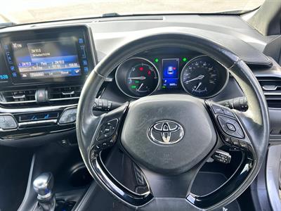 2017 Toyota C-HR - Thumbnail