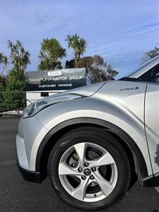 2017 Toyota C-HR - Thumbnail