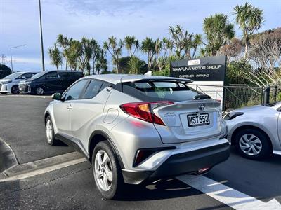 2017 Toyota C-HR - Thumbnail