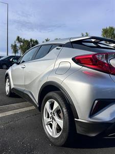 2017 Toyota C-HR - Thumbnail