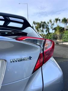 2017 Toyota C-HR - Thumbnail