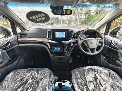 2025 Nissan Elgrand - Thumbnail