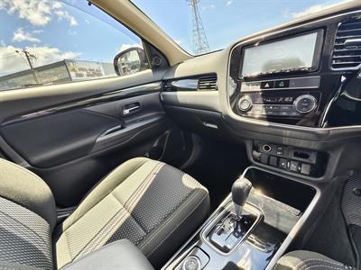 2019 Mitsubishi Outlander - Thumbnail