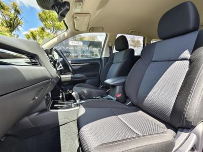 2019 Mitsubishi Outlander - Thumbnail