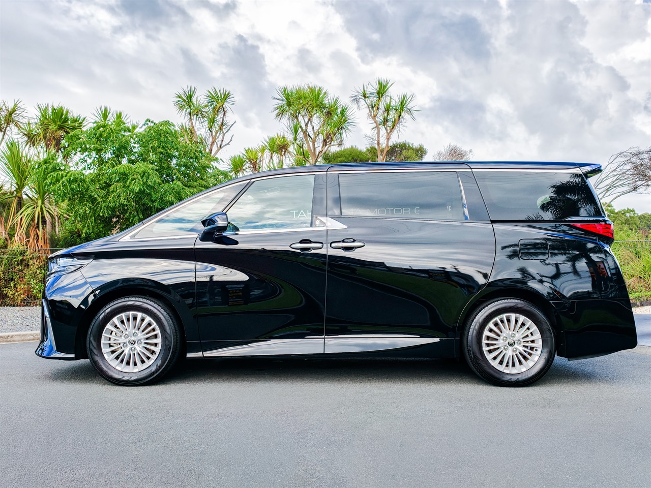 2025 Toyota Alphard