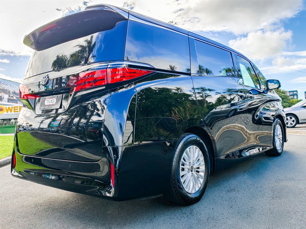 2025 Toyota Alphard
