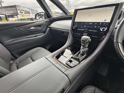 2025 Toyota Alphard - Thumbnail