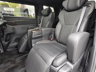 2025 Toyota Alphard - Thumbnail