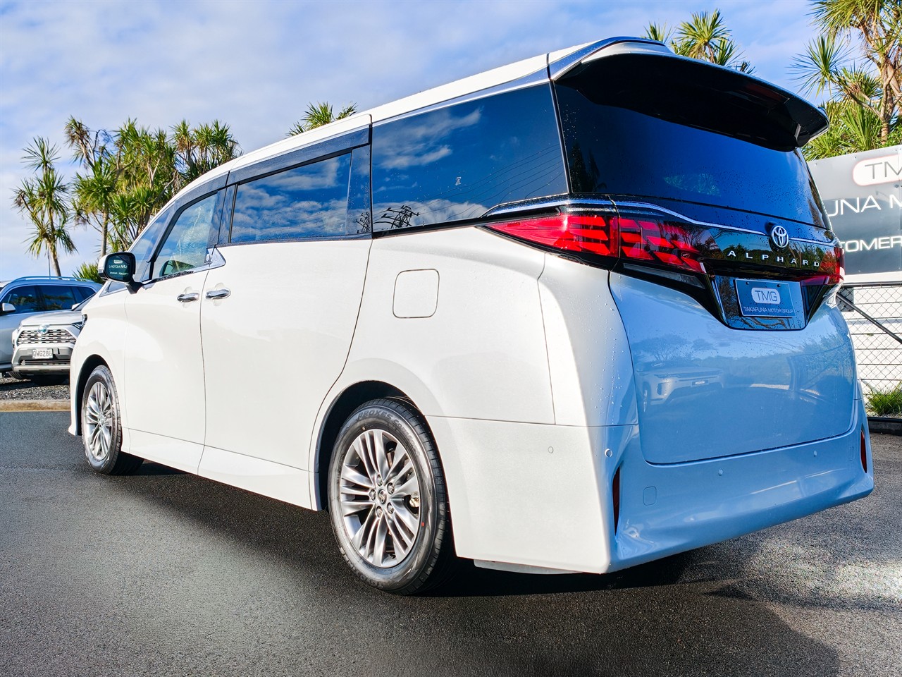 2025 Toyota Alphard