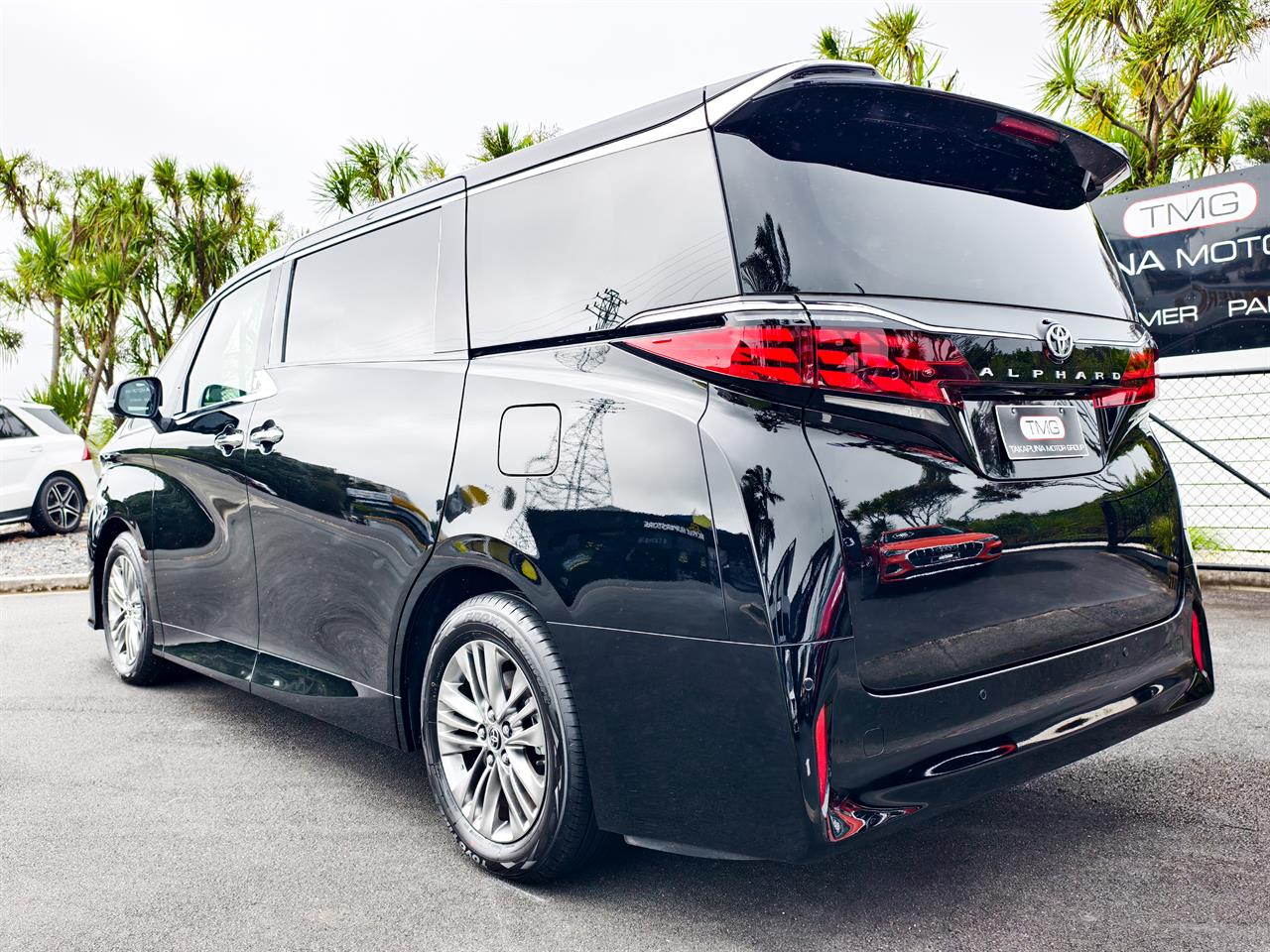 2025 Toyota Alphard