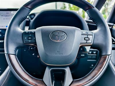 2025 Toyota Alphard - Thumbnail