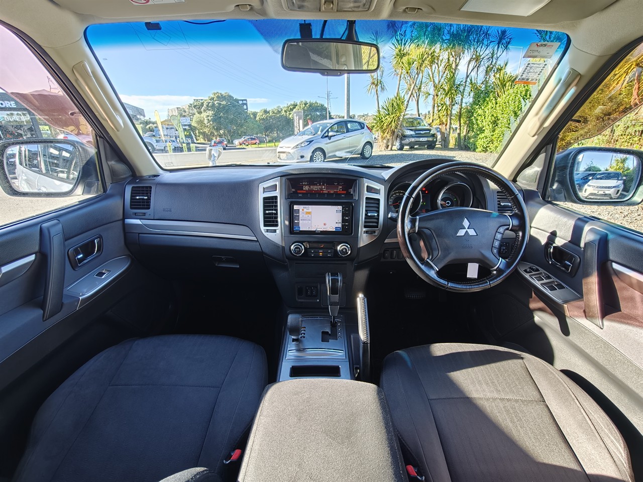2014 Mitsubishi Pajero