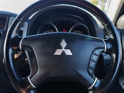 2014 Mitsubishi Pajero - Thumbnail