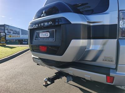 2014 Mitsubishi Pajero - Thumbnail