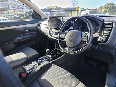 2018 Mitsubishi Outlander - Thumbnail