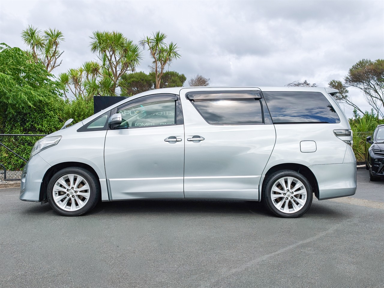 2009 Toyota Alphard