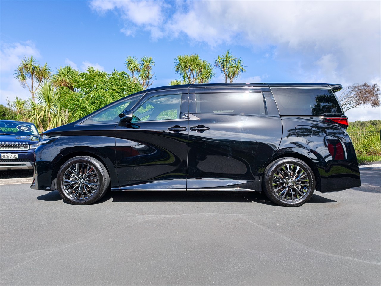 2023 Toyota Vellfire