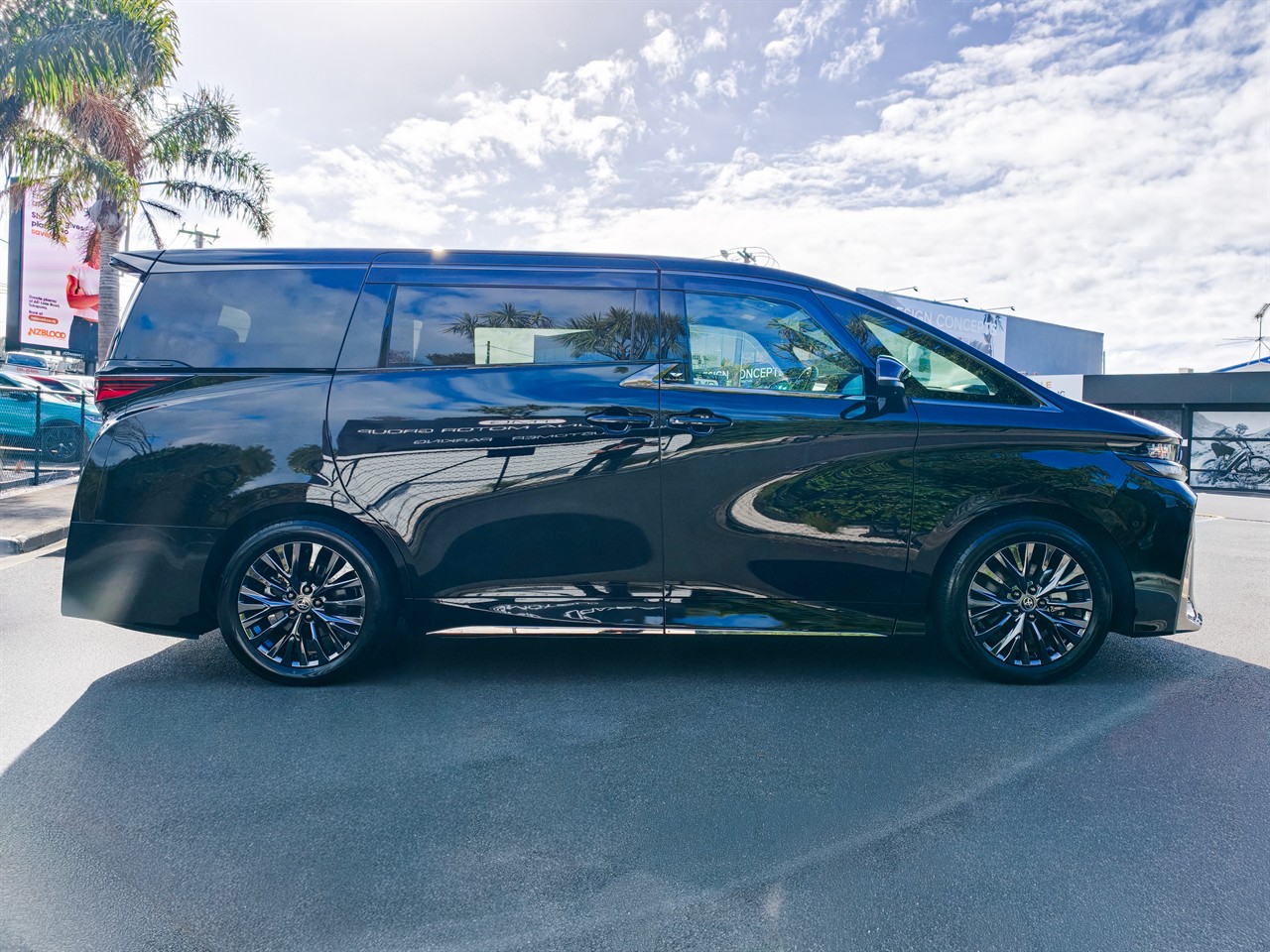 2023 Toyota Vellfire