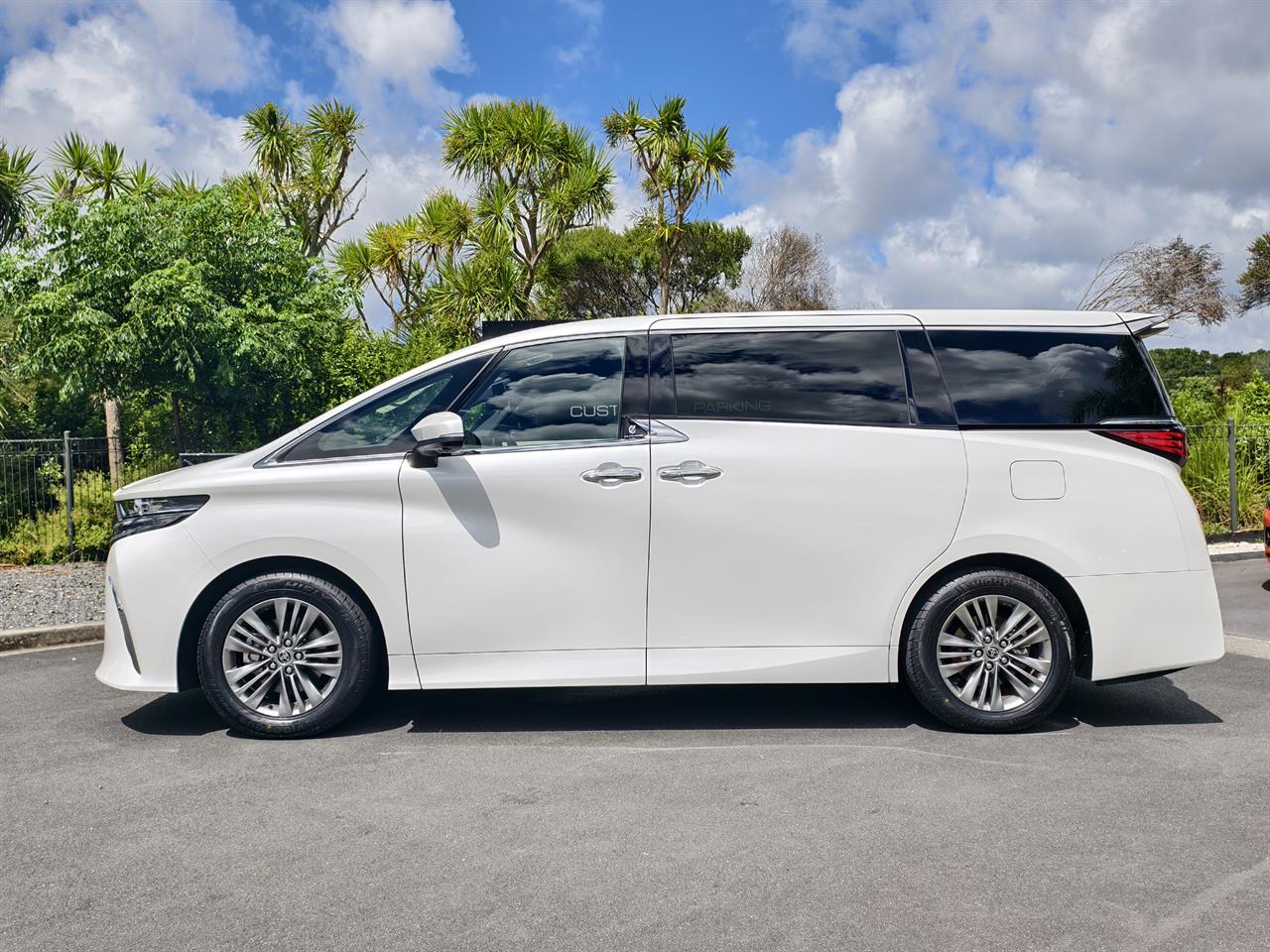 2025 Toyota Alphard