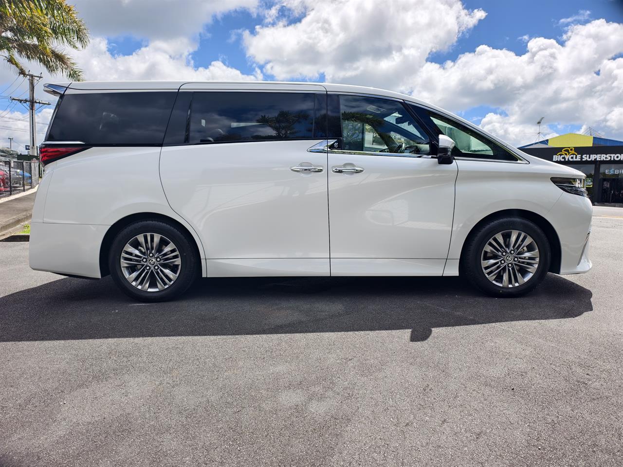 2025 Toyota Alphard