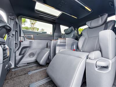 2025 Toyota Alphard - Thumbnail