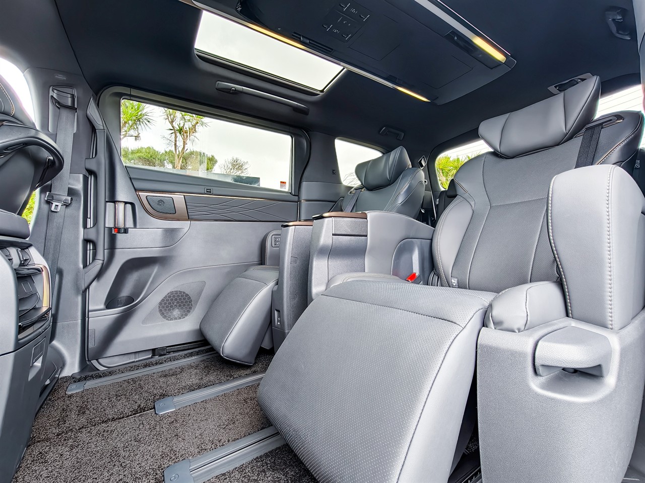 2025 Toyota Alphard