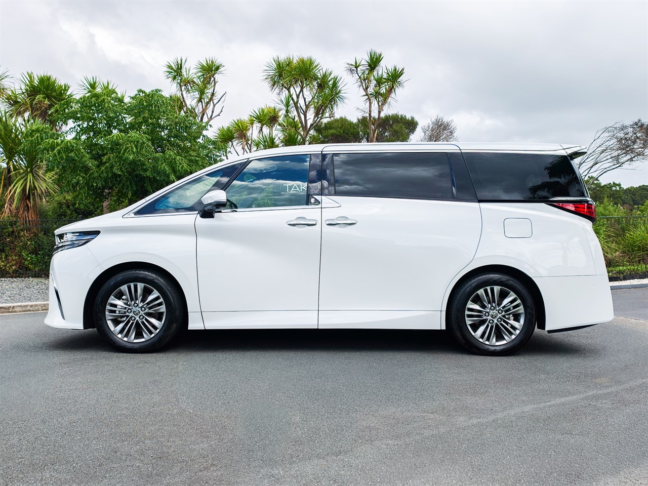 2025 Toyota Alphard