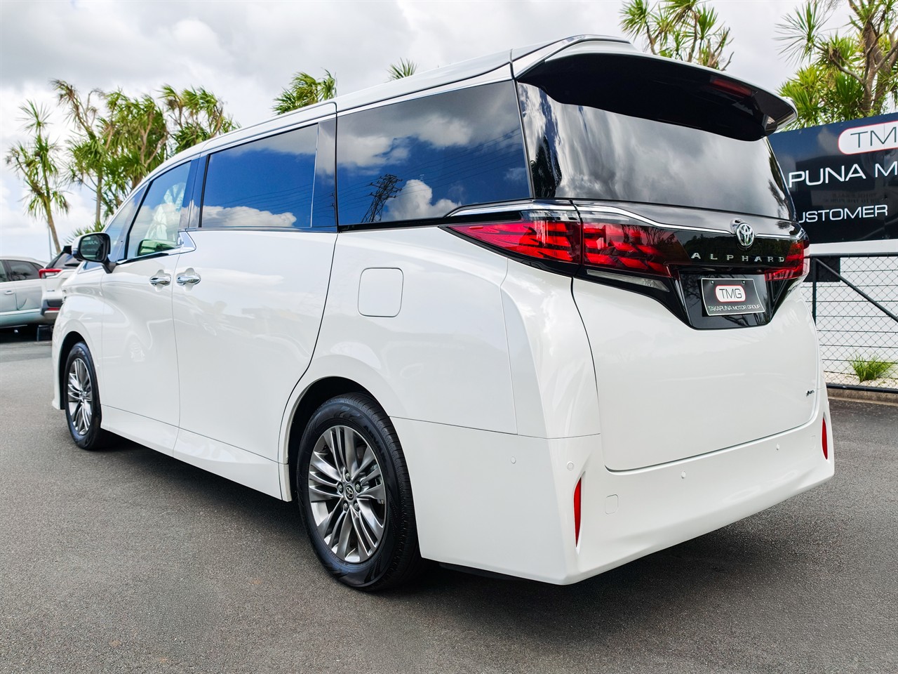 2025 Toyota Alphard