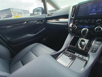 2022 Toyota Alphard - Thumbnail