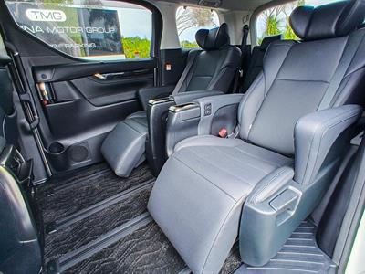 2022 Toyota Alphard - Thumbnail