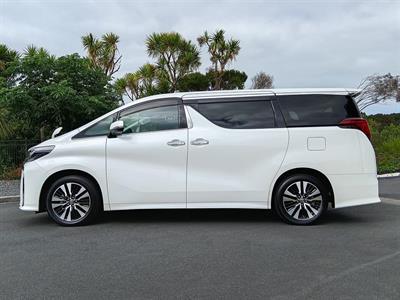 2022 Toyota Alphard - Thumbnail