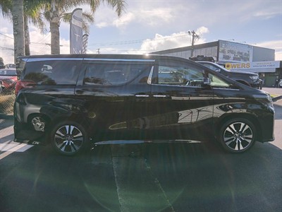 2023 Toyota Alphard - Thumbnail