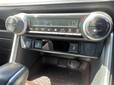 2019 Toyota Rav4 - Thumbnail