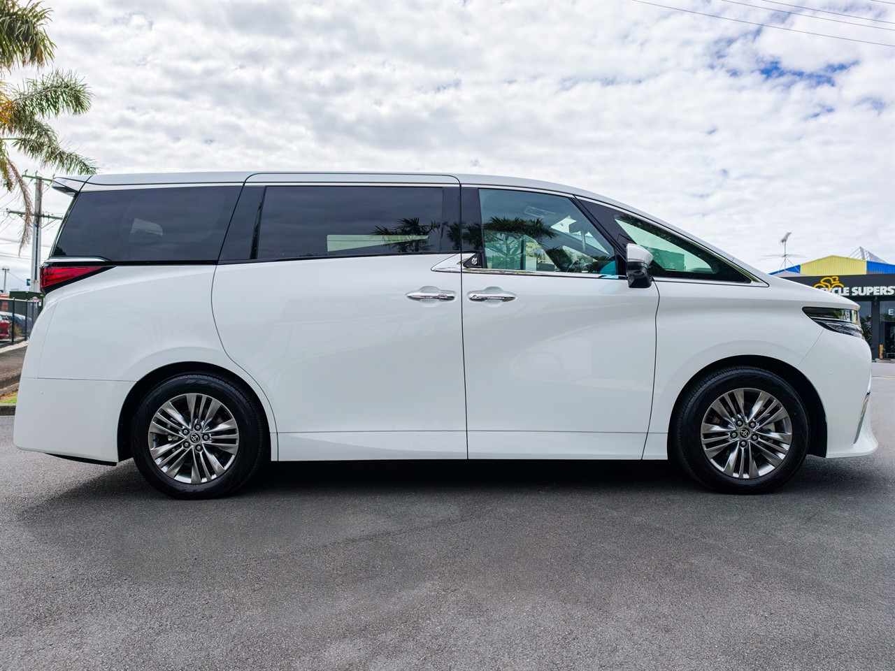 2025 Toyota Alphard