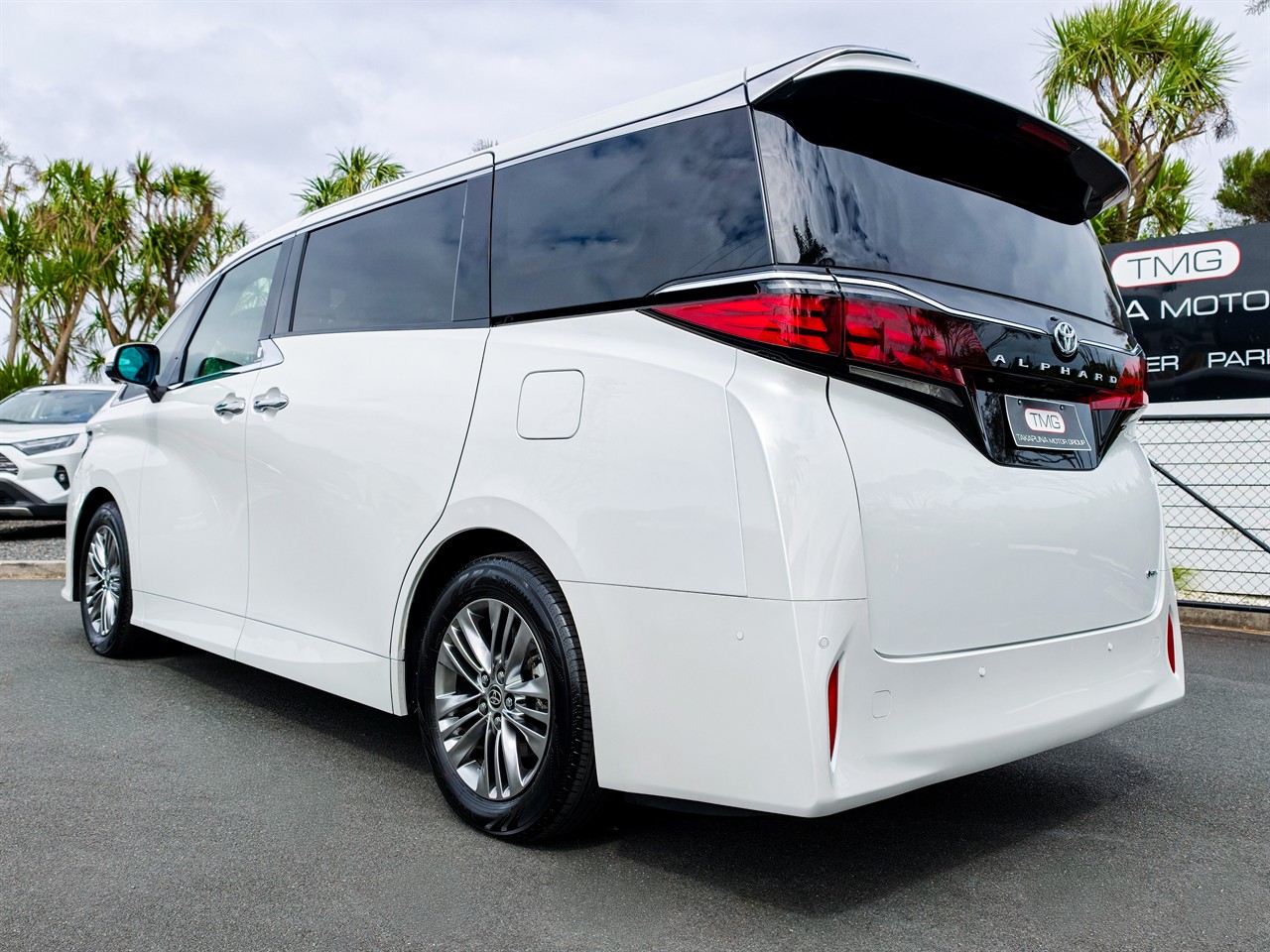 2025 Toyota Alphard