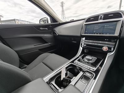 2017 Jaguar XE - Thumbnail