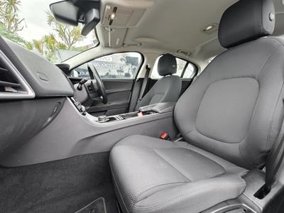 2017 Jaguar XE - Thumbnail