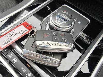 2017 Jaguar XE - Thumbnail