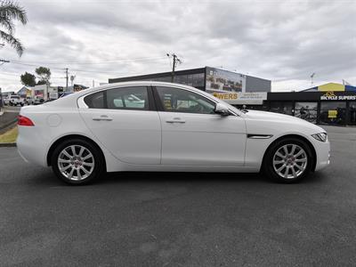 2017 Jaguar XE - Thumbnail