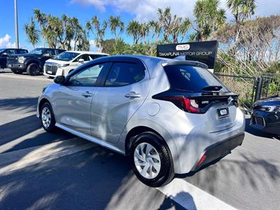 2021 Toyota Yaris - Thumbnail