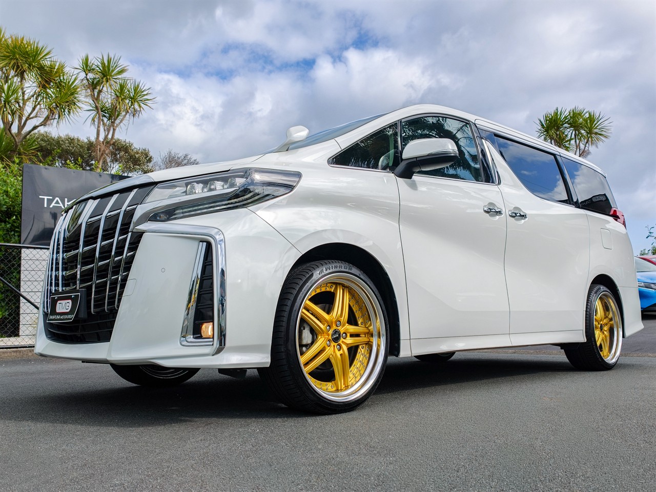 2023 Toyota Alphard