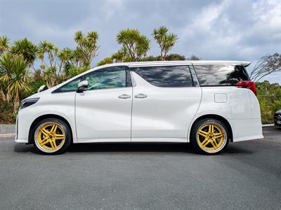 2023 Toyota Alphard - Thumbnail