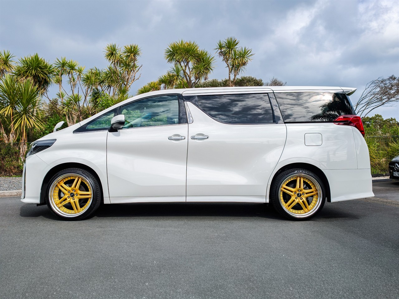 2023 Toyota Alphard