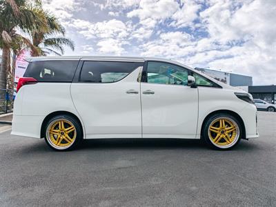 2023 Toyota Alphard - Thumbnail